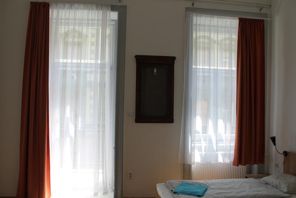 Capital Guesthouse Budapest Exterior photo