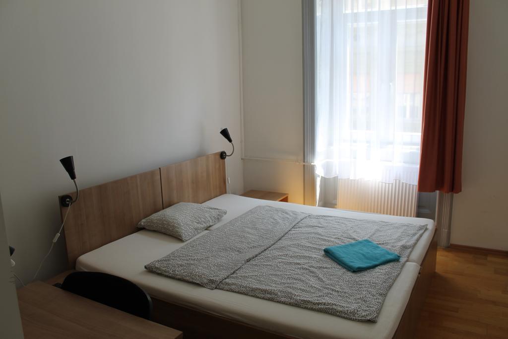 Capital Guesthouse Budapest Exterior photo