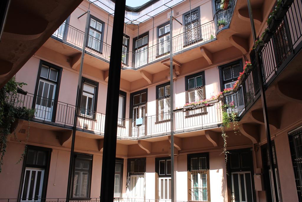 Capital Guesthouse Budapest Exterior photo